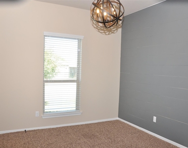 5603 Drury Ln - Photo Thumbnail 14