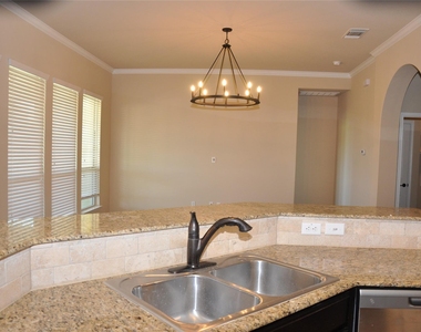 5603 Drury Ln - Photo Thumbnail 4
