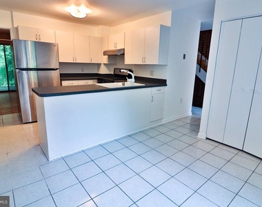 10811 Deborah Drive - Photo Thumbnail 4