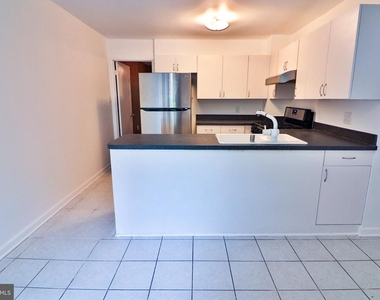 10811 Deborah Drive - Photo Thumbnail 6