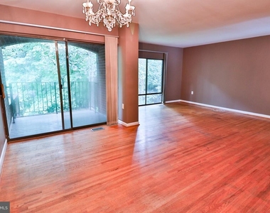 10811 Deborah Drive - Photo Thumbnail 10