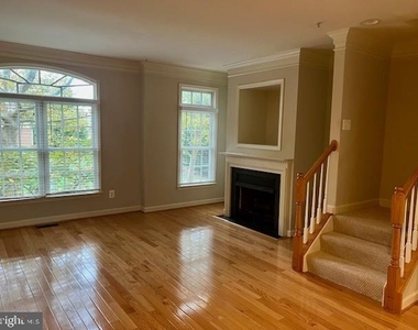 413 Oak Knoll Drive - Photo Thumbnail 3