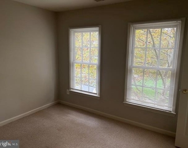 413 Oak Knoll Drive - Photo Thumbnail 11