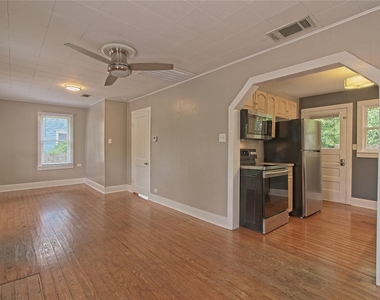 206 E 6th St - Photo Thumbnail 8