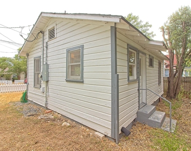 206 E 6th St - Photo Thumbnail 4