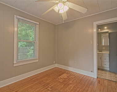 206 E 6th St - Photo Thumbnail 18