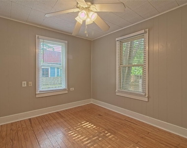 206 E 6th St - Photo Thumbnail 15