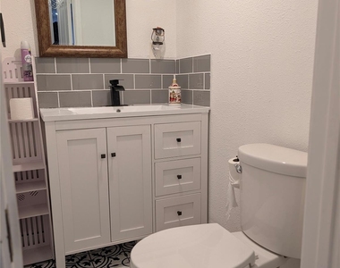 10801 W Lakeview Dr - Photo Thumbnail 12