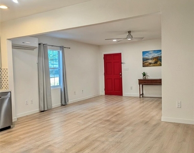 10801 W Lakeview Dr - Photo Thumbnail 11
