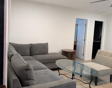 10801 W Lakeview Dr - Photo Thumbnail 4