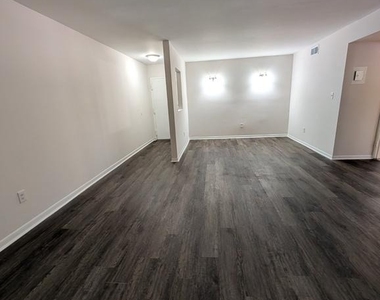 9635 Whiteacre Road - Photo Thumbnail 6