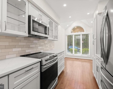 5189 Columbia Road - Photo Thumbnail 9