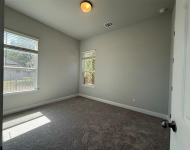 131 Spangle Way - Photo Thumbnail 12