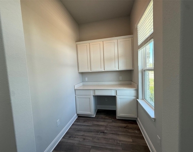 131 Spangle Way - Photo Thumbnail 2