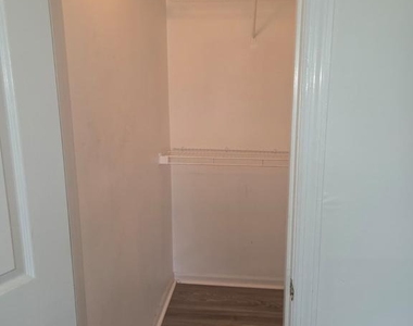 904 Cedar Crest Court - Photo Thumbnail 32
