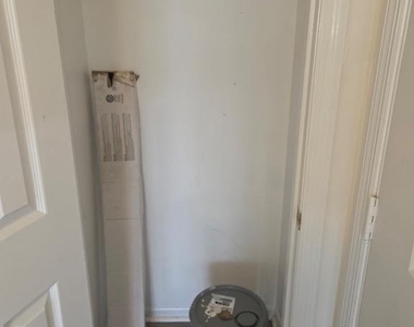904 Cedar Crest Court - Photo Thumbnail 4
