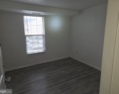 904 Cedar Crest Court - Photo Thumbnail 18