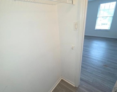 904 Cedar Crest Court - Photo Thumbnail 30