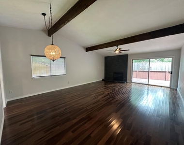 9217 Singing Quail Dr - Photo Thumbnail 9