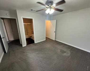 9217 Singing Quail Dr - Photo Thumbnail 16