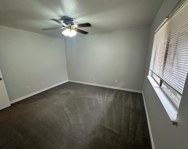 9217 Singing Quail Dr - Photo Thumbnail 17