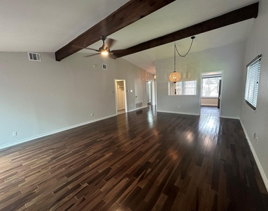 9217 Singing Quail Dr - Photo Thumbnail 5