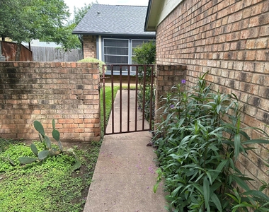 9217 Singing Quail Dr - Photo Thumbnail 2