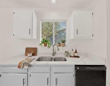 7506 Calumet Cv - Photo Thumbnail 10