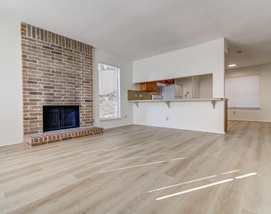 8104 Dunn St - Photo Thumbnail 5