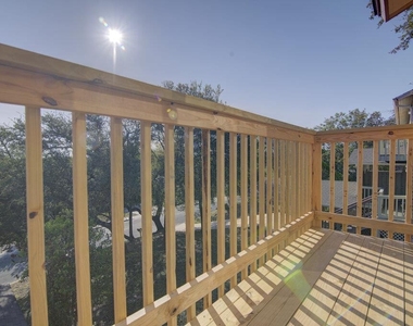 8104 Dunn St - Photo Thumbnail 2