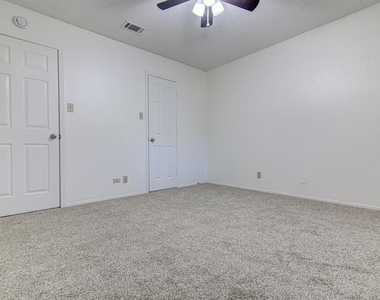 8104 Dunn St - Photo Thumbnail 11