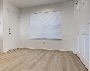 8104 Dunn St - Photo Thumbnail 14