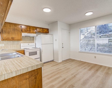 8104 Dunn St - Photo Thumbnail 8