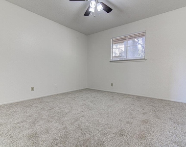 8104 Dunn St - Photo Thumbnail 10