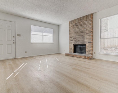 8104 Dunn St - Photo Thumbnail 4