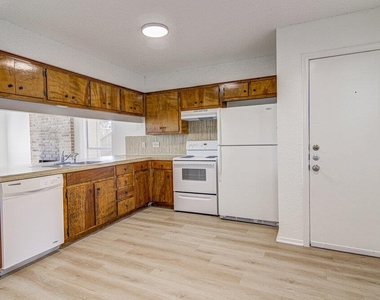 8104 Dunn St - Photo Thumbnail 7