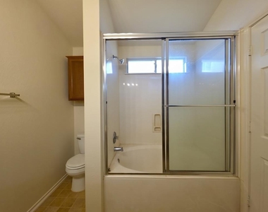 204 Delby St - Photo Thumbnail 15