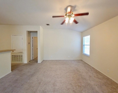 204 Delby St - Photo Thumbnail 5