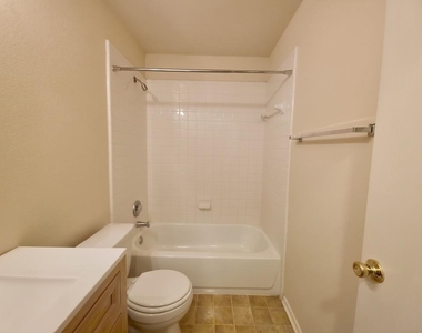 204 Delby St - Photo Thumbnail 17