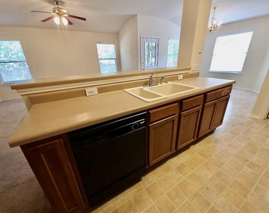 204 Delby St - Photo Thumbnail 8