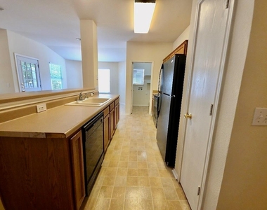 204 Delby St - Photo Thumbnail 7
