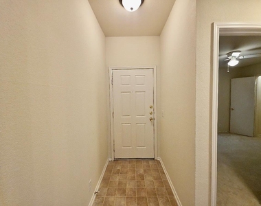 204 Delby St - Photo Thumbnail 2