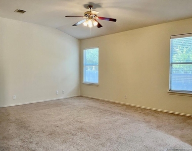 204 Delby St - Photo Thumbnail 13