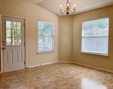 204 Delby St - Photo Thumbnail 10