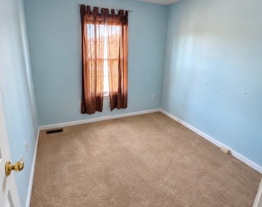 702 Medinah Circle - Photo Thumbnail 7