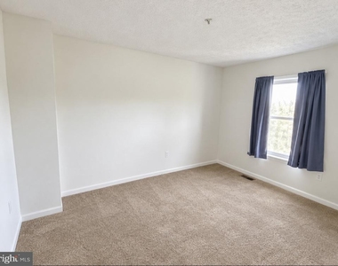 702 Medinah Circle - Photo Thumbnail 4