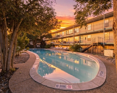 300 Crockett St - Photo Thumbnail 27