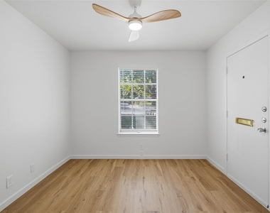 300 Crockett St - Photo Thumbnail 16