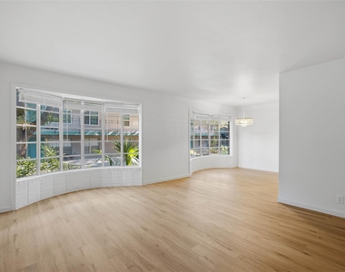 300 Crockett St - Photo Thumbnail 2