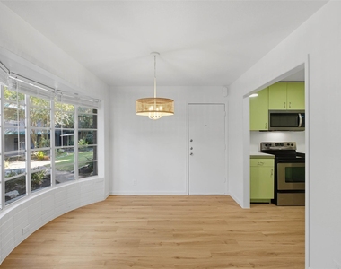 300 Crockett St - Photo Thumbnail 1
